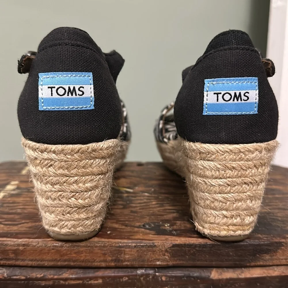 Toms Black and White Tribal Aztec Print Fabric Espadrille Wedges